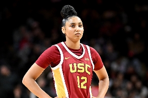 万博体育入口-超新星朱朱-沃特金斯获奈史密斯年度最佳球员 此前因ACL撕裂报销