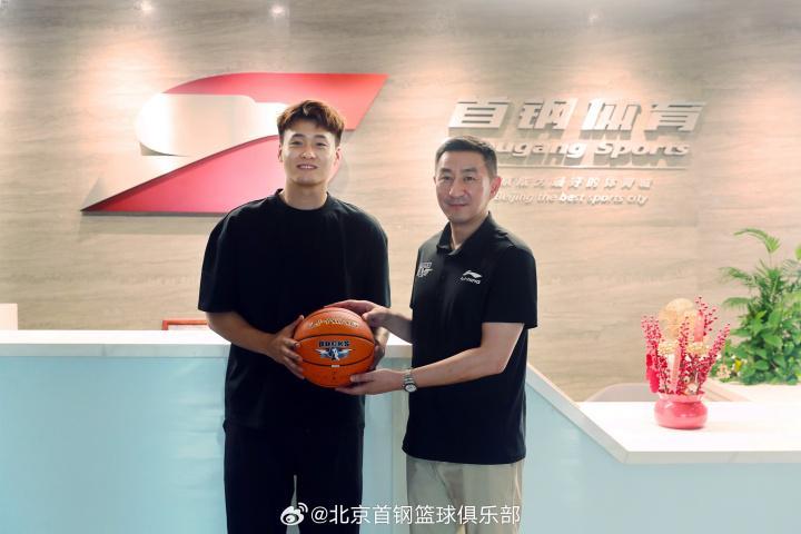 万博体育APP-北京男篮注册16人：赵睿3年C类合同加盟 方硕&amp;amp;翟晓川&amp;amp;丘天续约