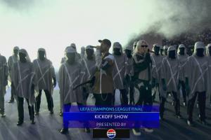 万博体育-赛前预热！欧冠决赛开球前，林肯公园现场献唱