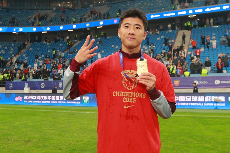 东体：李圣龙并非没有其他选择，但最终选择留在海港去B队踢球