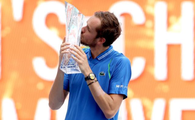 万博体育入口-梅德维德夫真“硬”！ 两个月从掉出前10打回世界第4