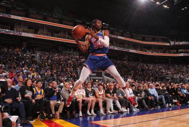 万博体育APP-新秀赛季收获满满 年轻的库明加还在不断成长