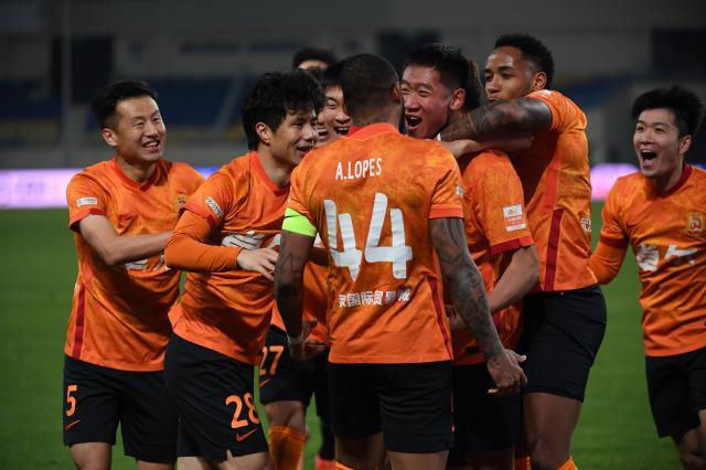 万博体育-【中超总结之武汉】开局不利逆境保级 蒿俊闵回家