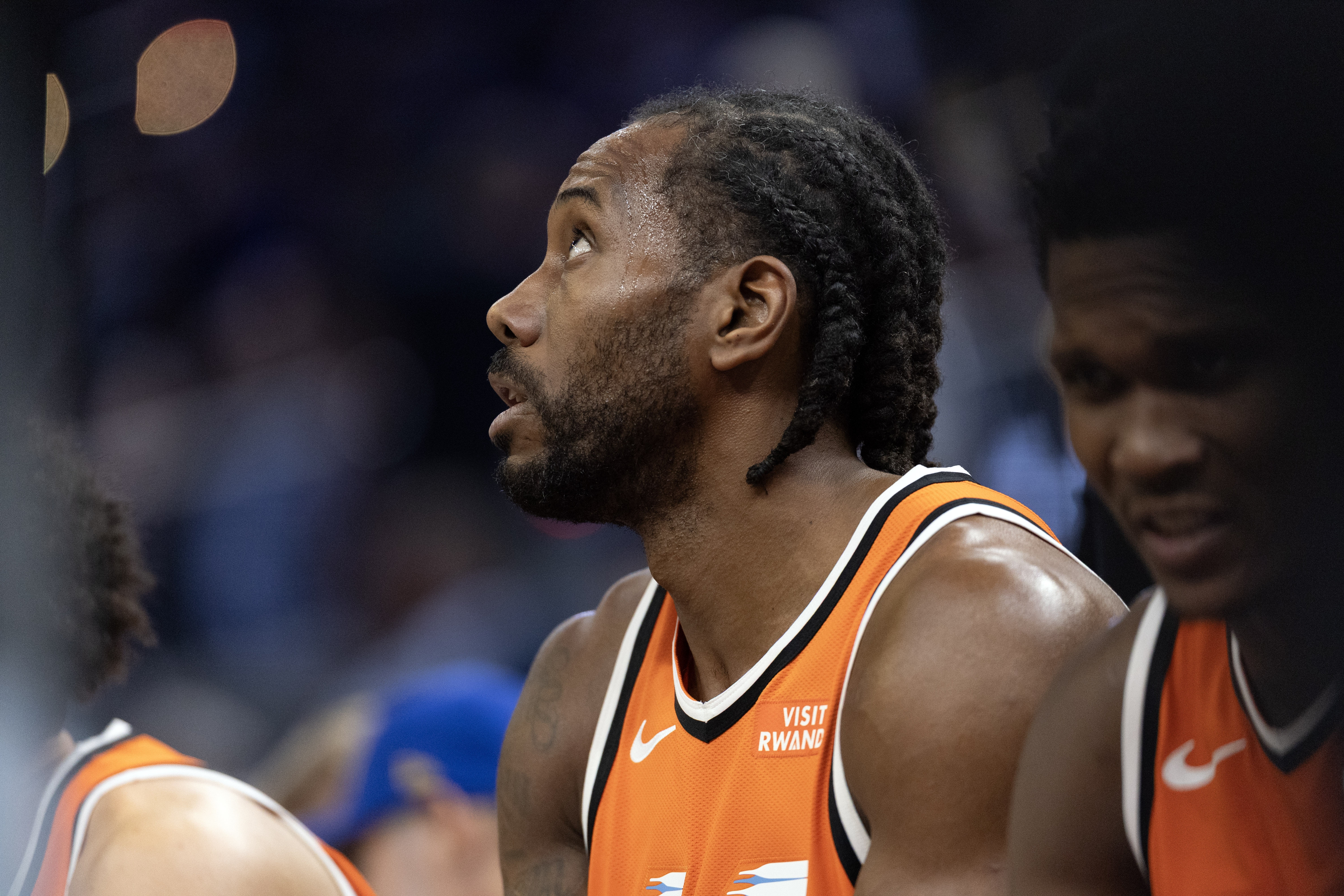 万博体育-被打服！狼记：联盟现在还有谁比伦纳德打得更好吗？他简直是机器